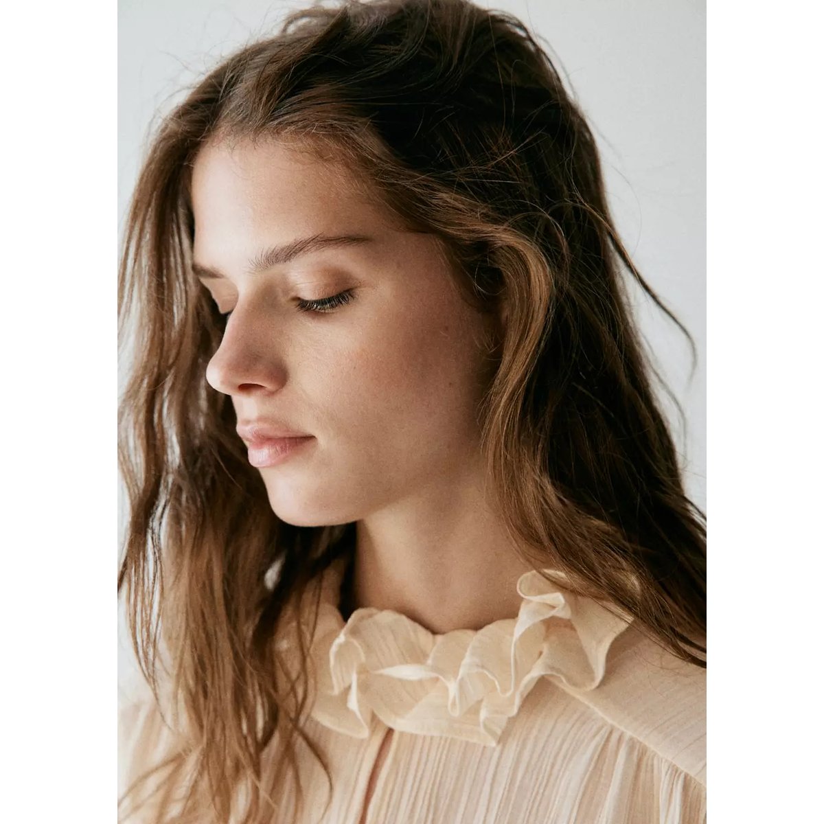 Blouse fluide volantée écru, MANGO