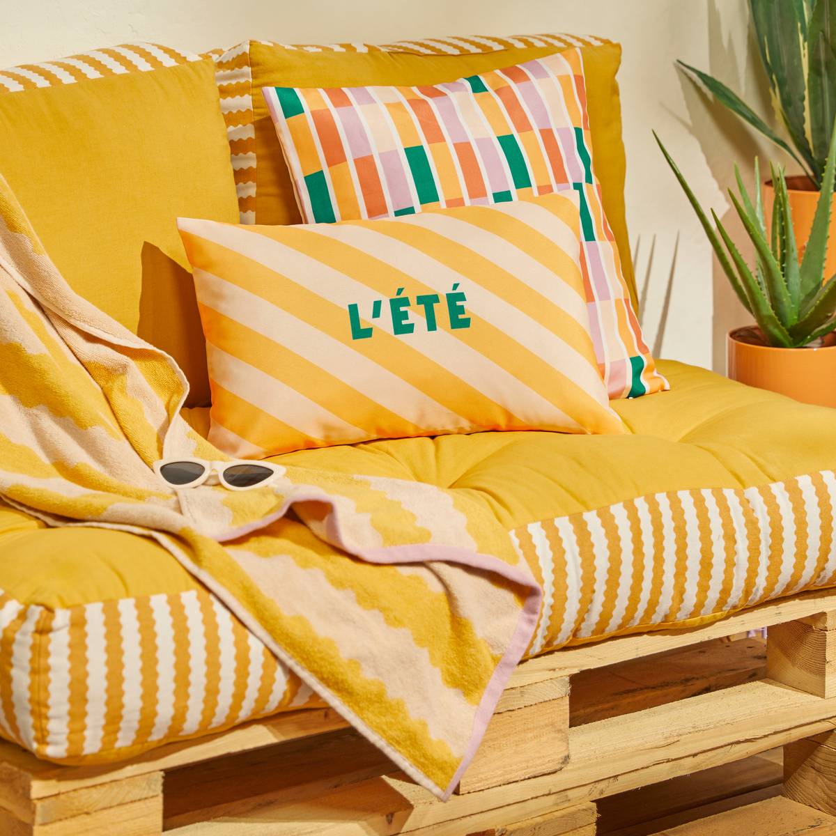 Coussin d'extérieur déhoussable déperlant POOLSIDE jaune, ATMOSPHERA