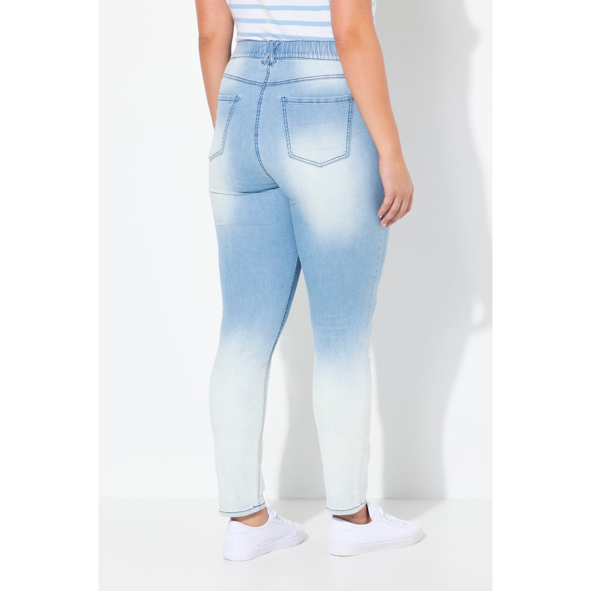 Jean Sarah en denim stretch. Jambe étroite. bleu clair, ULLA POPKEN