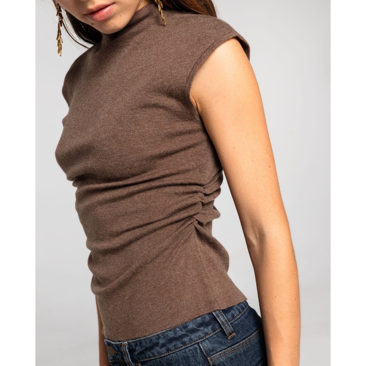 Top sans manches en maille avec fronces latérales marron, THE-ARE