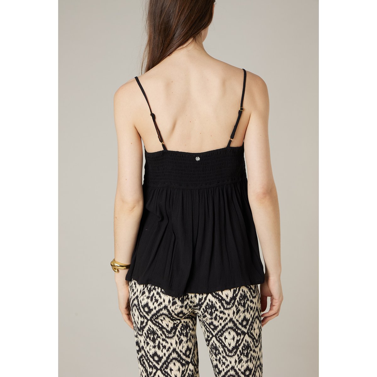 Top femme à bretelles smocké effet crochet LUZ black, DEELUXE