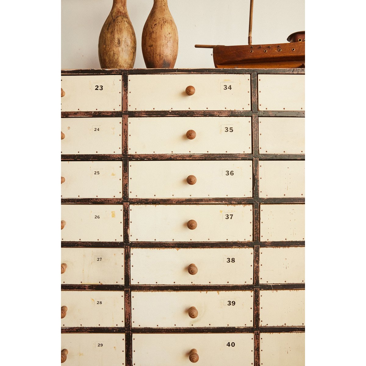 Meuble de métier 55 tiroirs Fernand N°371 - Bon état bois foncé, DEBONGOUT