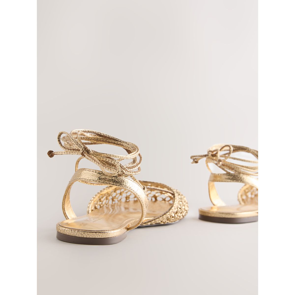 Ballerines tressées à fleurs forever comfort® doré, NEXT