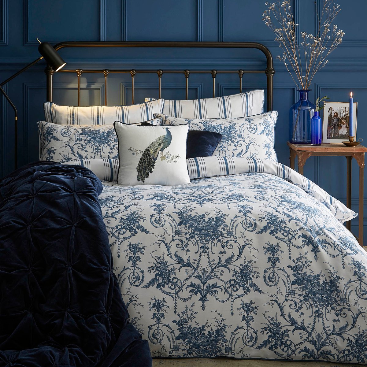 Parure de lit fleurie baroque Tuilerie, housse de couette + 2 taies pour lit en 140 bleu, blanc, LAURA ASHLEY