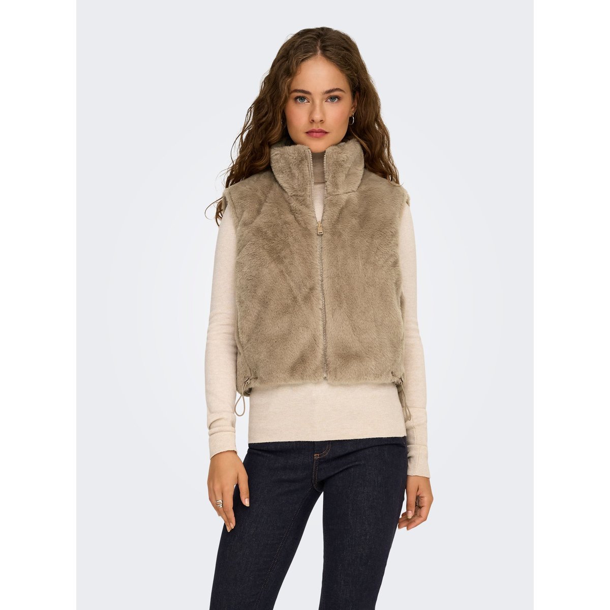 Doudoune sans manches en tissu duveteux silver mink, ONLY