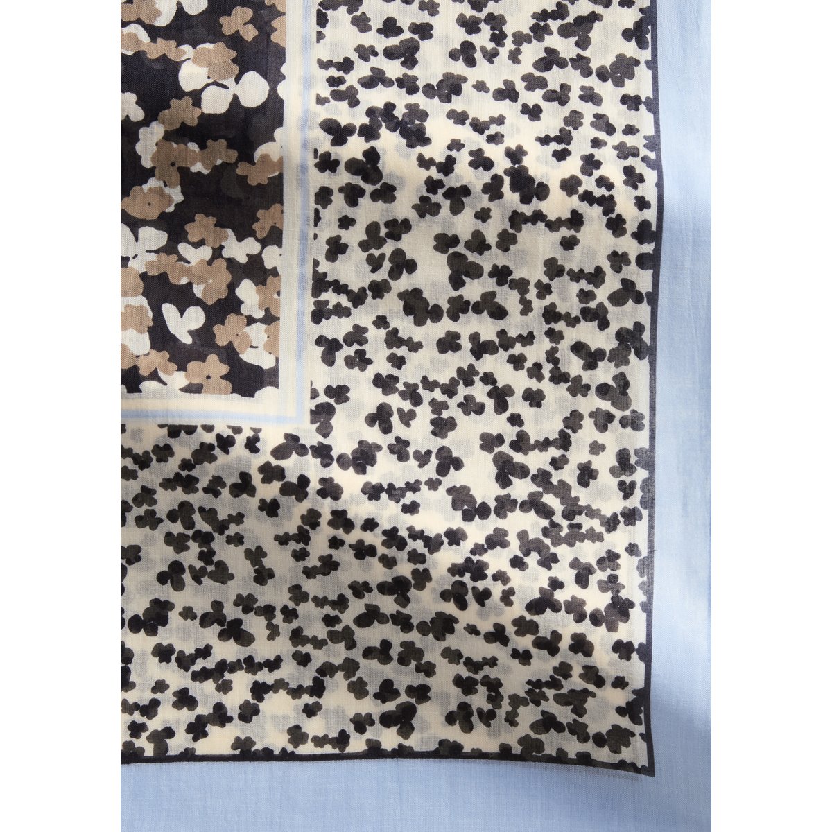 Foulard à l'imprimé allover avec TENCEL™ Lyocell noir, MARC O'POLO