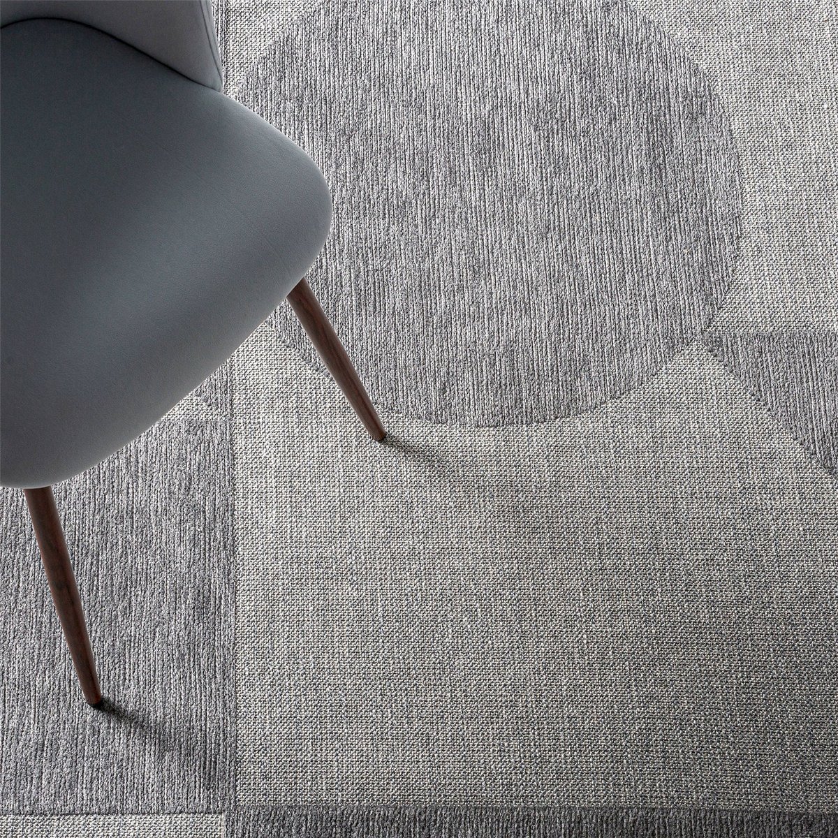 Tapis de salon contemporain à motif uni gris clair et beige chaleureux, RECOLLECTION