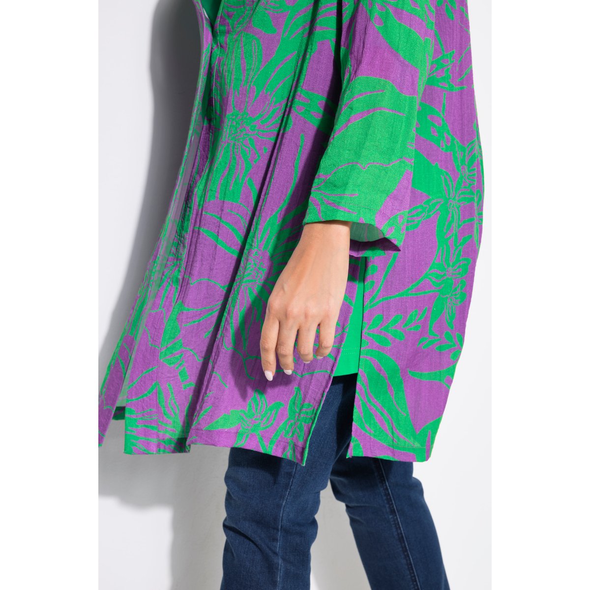 Veste chemisier à fleurs. Encolure violet, ULLA POPKEN