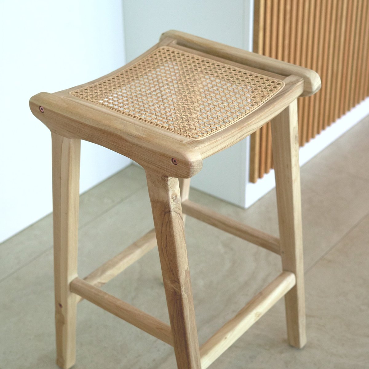 Tabouret pour îlot central 65 cm en teck et cannage - OMAHA naturel, MAISON PAVANE