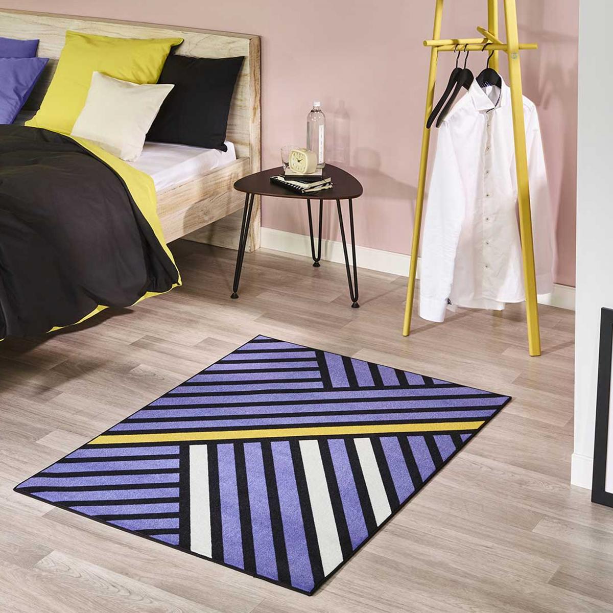 Tapis Chambre tissé en nylon motif géométrique TRIANGLO violet, UN AMOUR DE TAPIS