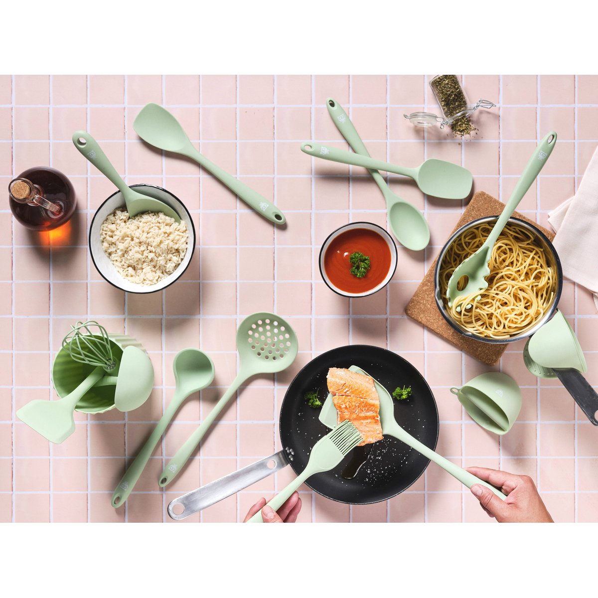 Lot de 2 couverts à salade en silicone et pbt (polybutylène téréphtalate), ne contient pas de mélamine ni polyamide, IVAR vert pâle, BJORN