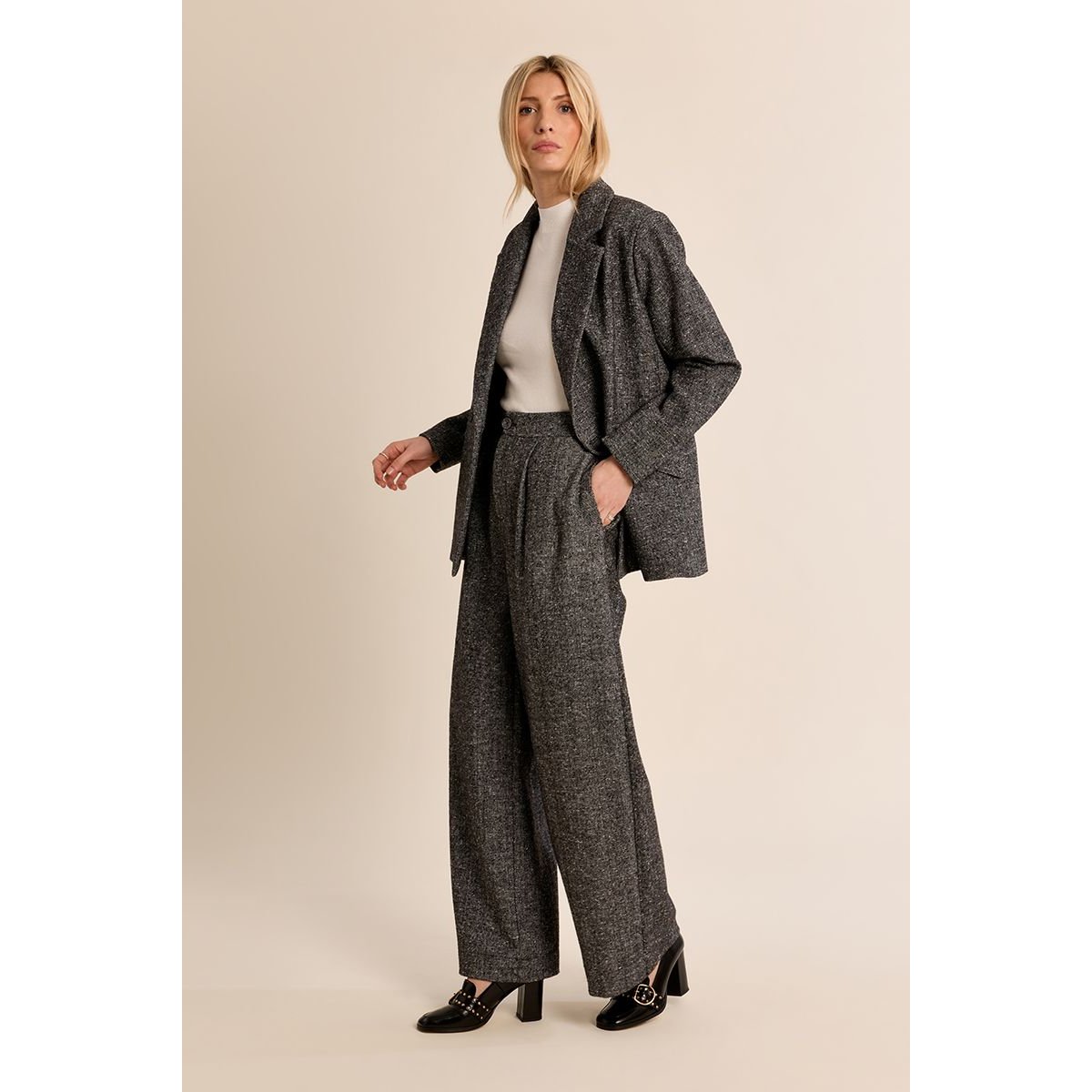 Pantalon à pinces évasé noir, MOLLY BRACKEN
