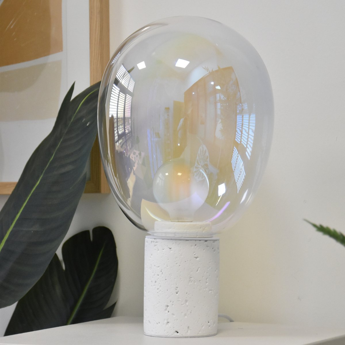Lampe à poser en verre irisé et béton H43 cm - BULLE blanc, MAISON PAVANE
