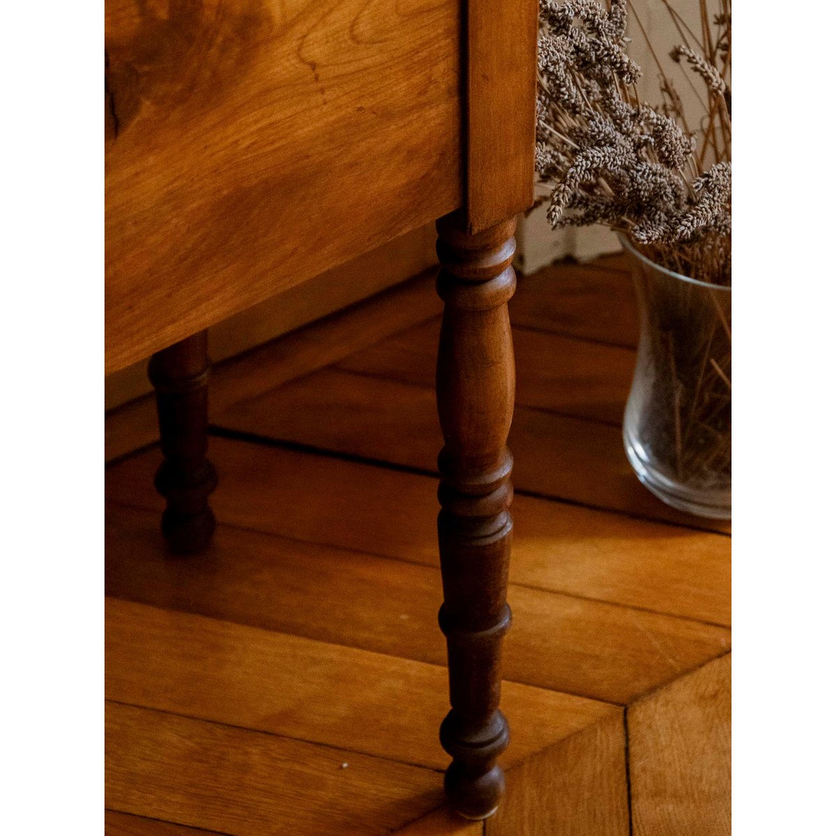 Travailleuse en bois sculpté Brigitte N°351 - Bon état bois foncé, DEBONGOUT