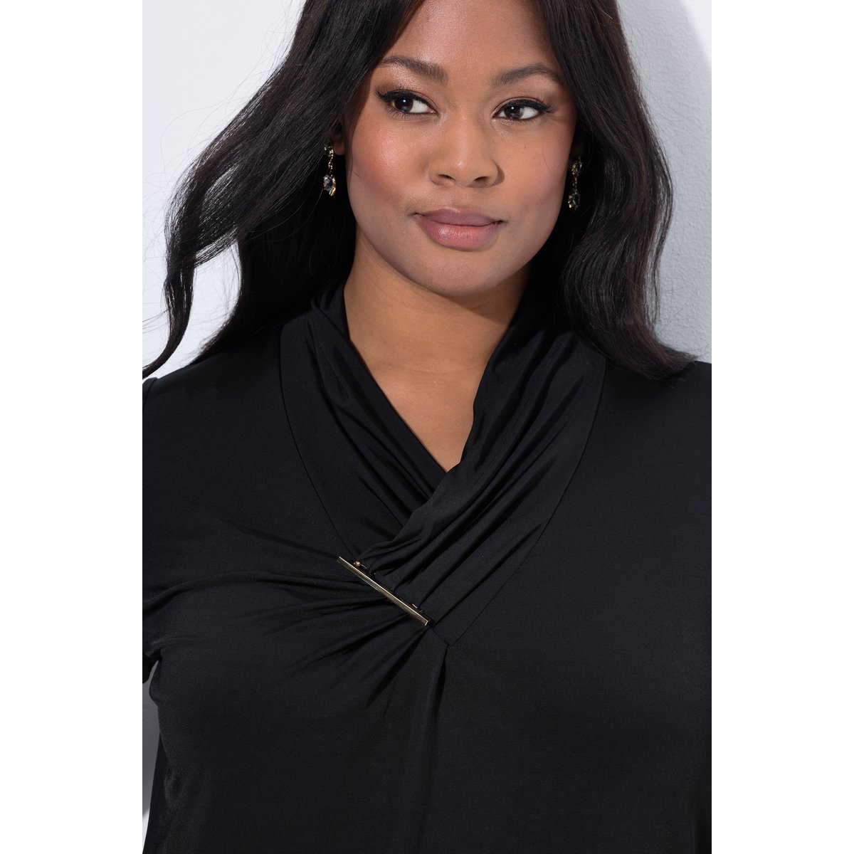 T-shirt en tissu fluide à col bénitier noir, ULLA POPKEN