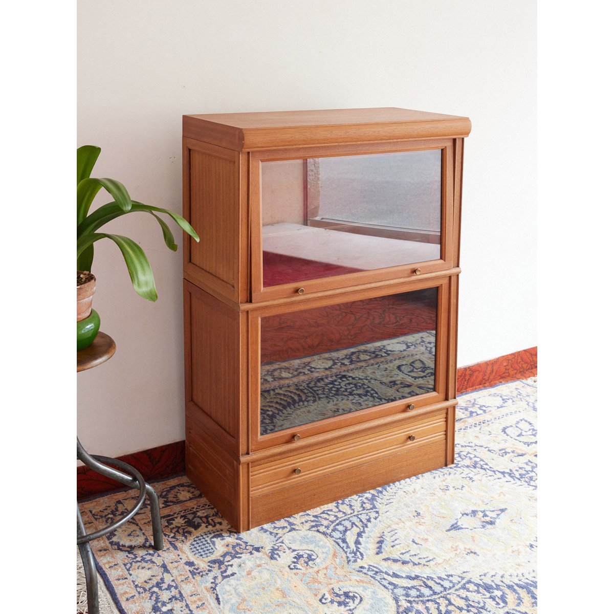 Vitrine MD en bois Victoria N°1361 - Bon état bois clair, DEBONGOUT