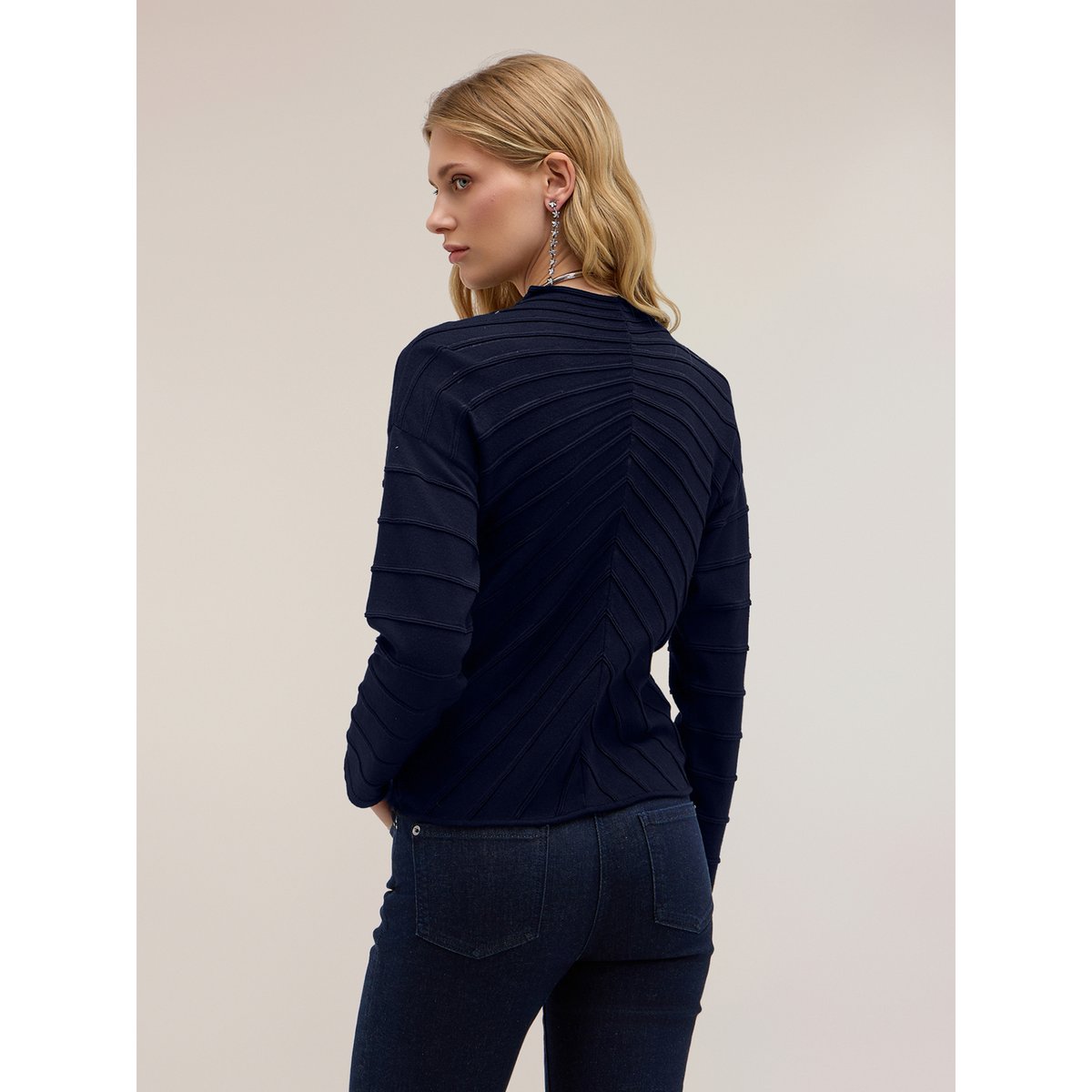 Pull col montant avec motif chevron bleu, MOTIVI