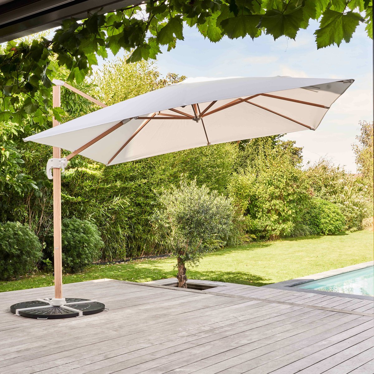 Parasol déporté 3 x 3m inclinable rotatif et 4 dalles lestées, BRESCIA ecru, OVIALA