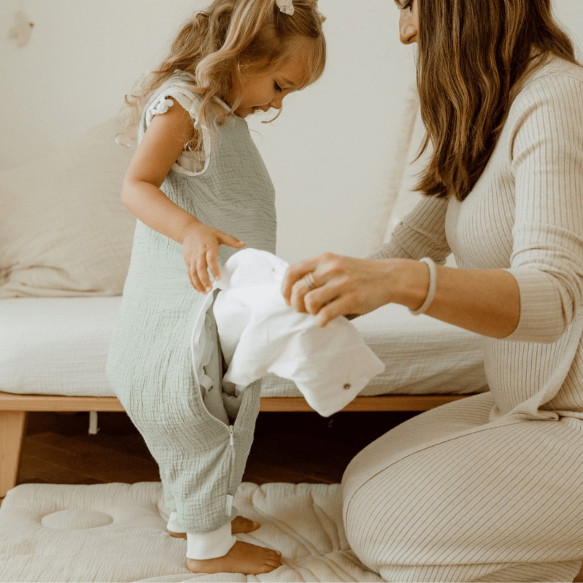 Gigoteuse à pieds avec chaussettes vert, LES PETITES BILLES