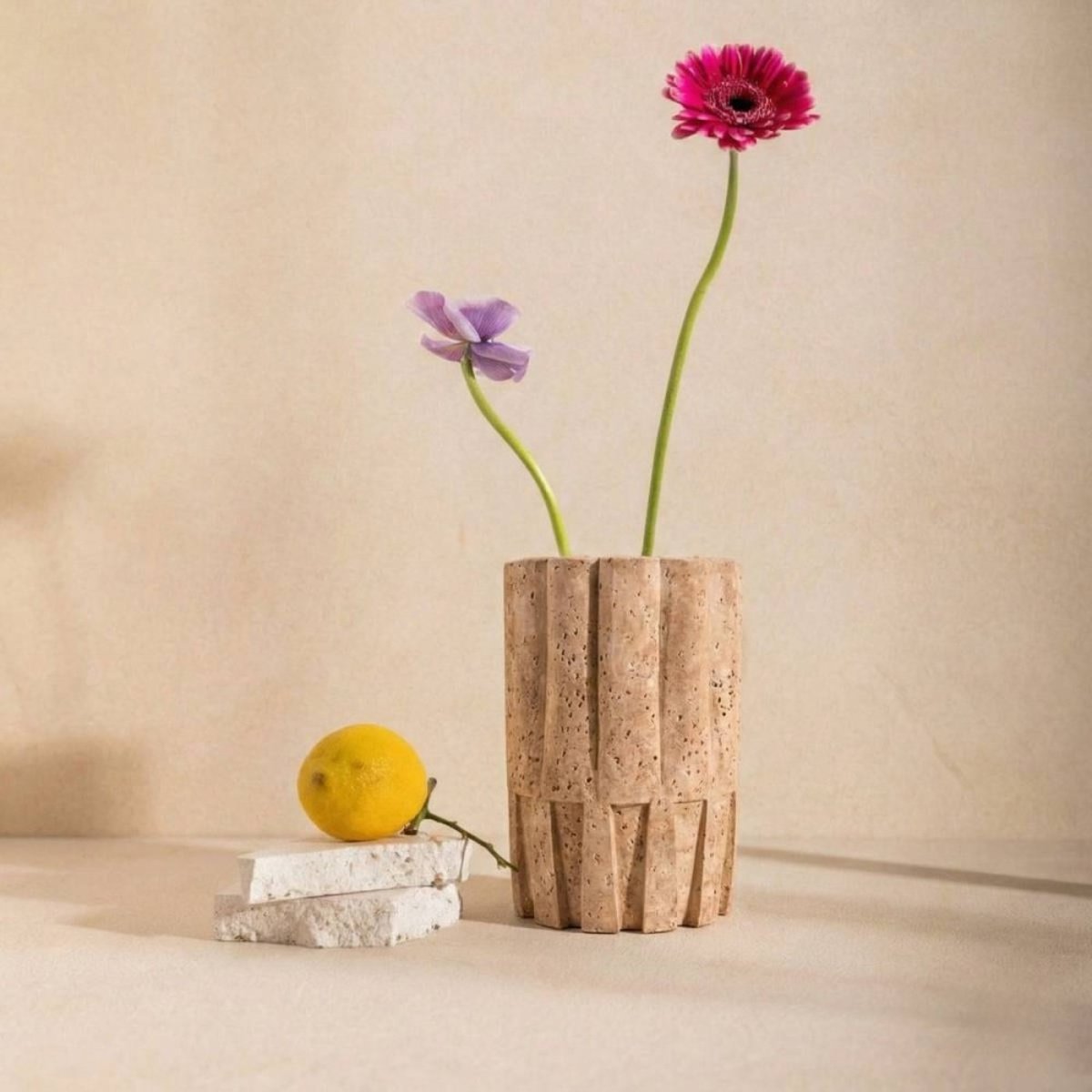 Vase corolle imitation travertin, H22cm beige, ORNAMI