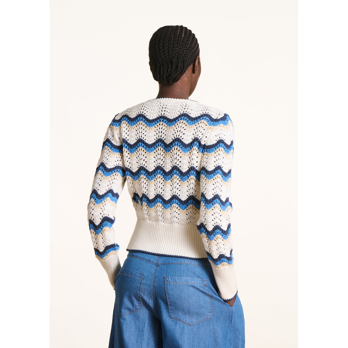 Pull court en maille crochet à rayures ecru / bleu, LA FEE MARABOUTEE