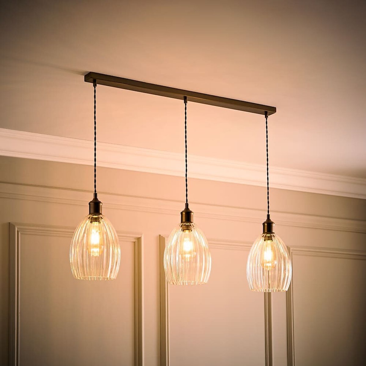 Chelsea 3-Light Ribbed Glass Diner Bar Pendant Light with Filament Bulbs brushed brass, ÉDITÉ