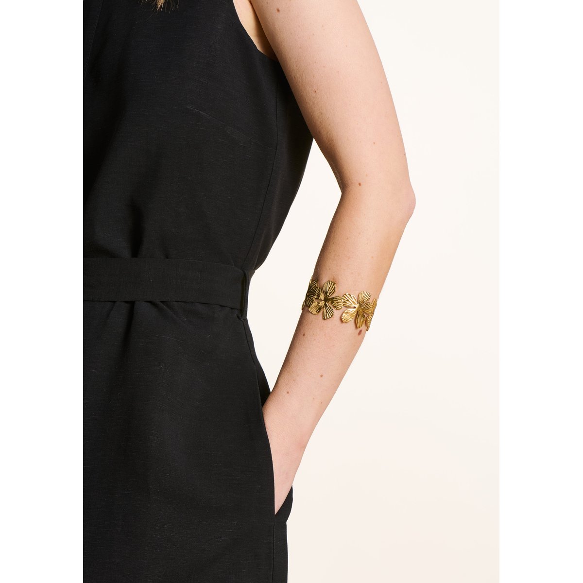 Bracelet jonc doré fleur light gold, LA FEE MARABOUTEE