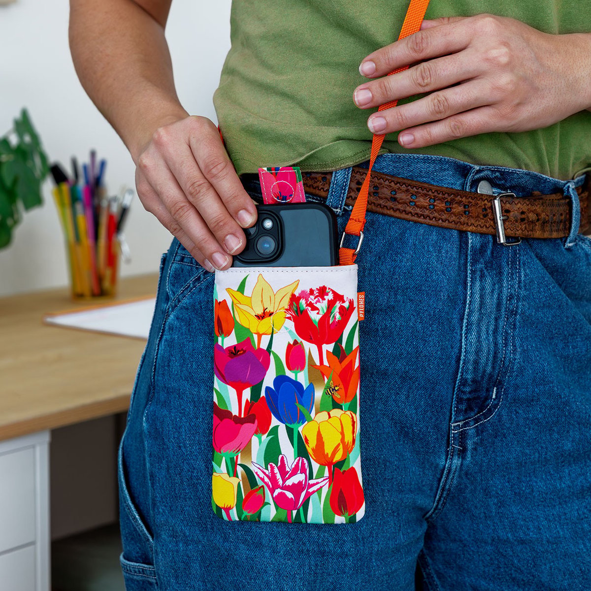 Pochette bandoulière pour portable Hold Me Tight tulipes, PYLONES