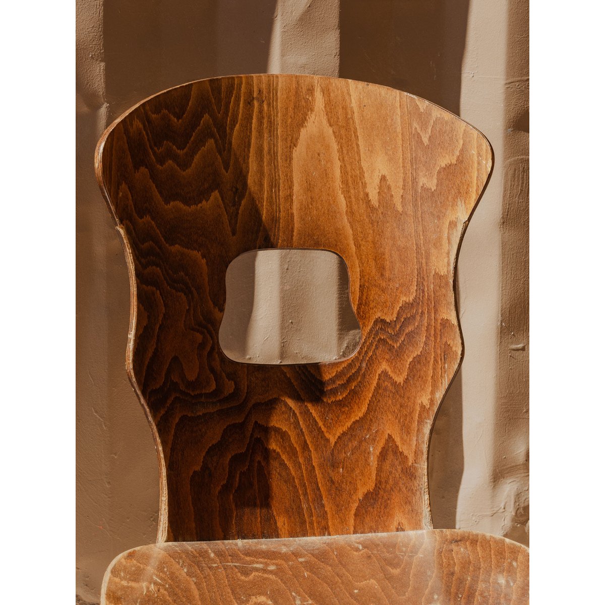 Lot de 3 chaises Baumann en bois Claude N°1157 - Bon état bois foncé, DEBONGOUT
