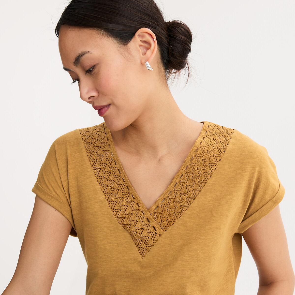 T-shirt col V, manches courtes, détail macramé bronze, ANNE WEYBURN