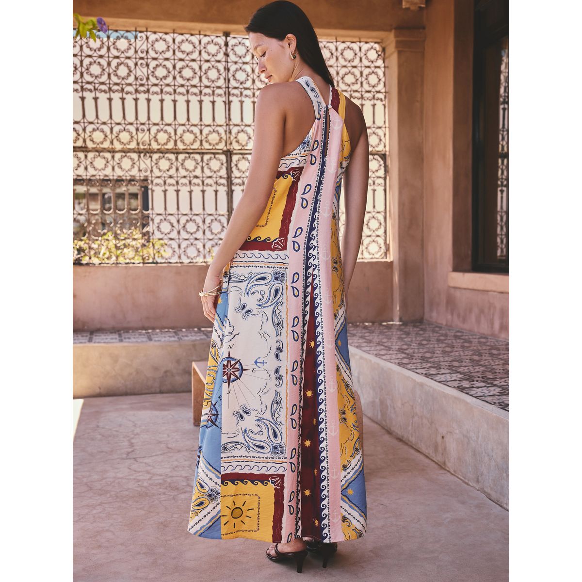 Robe mi-longue dos nu à encolure torsadée écharpe rouge imprimée, NEXT