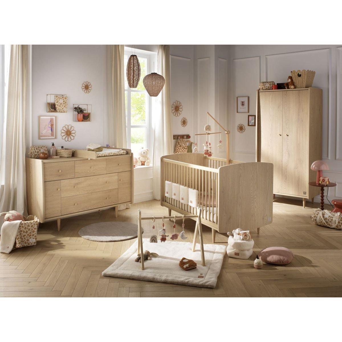 Commode 5 tiroirs et 2 portes pieds bois et poignées métal marron, SAUTHON