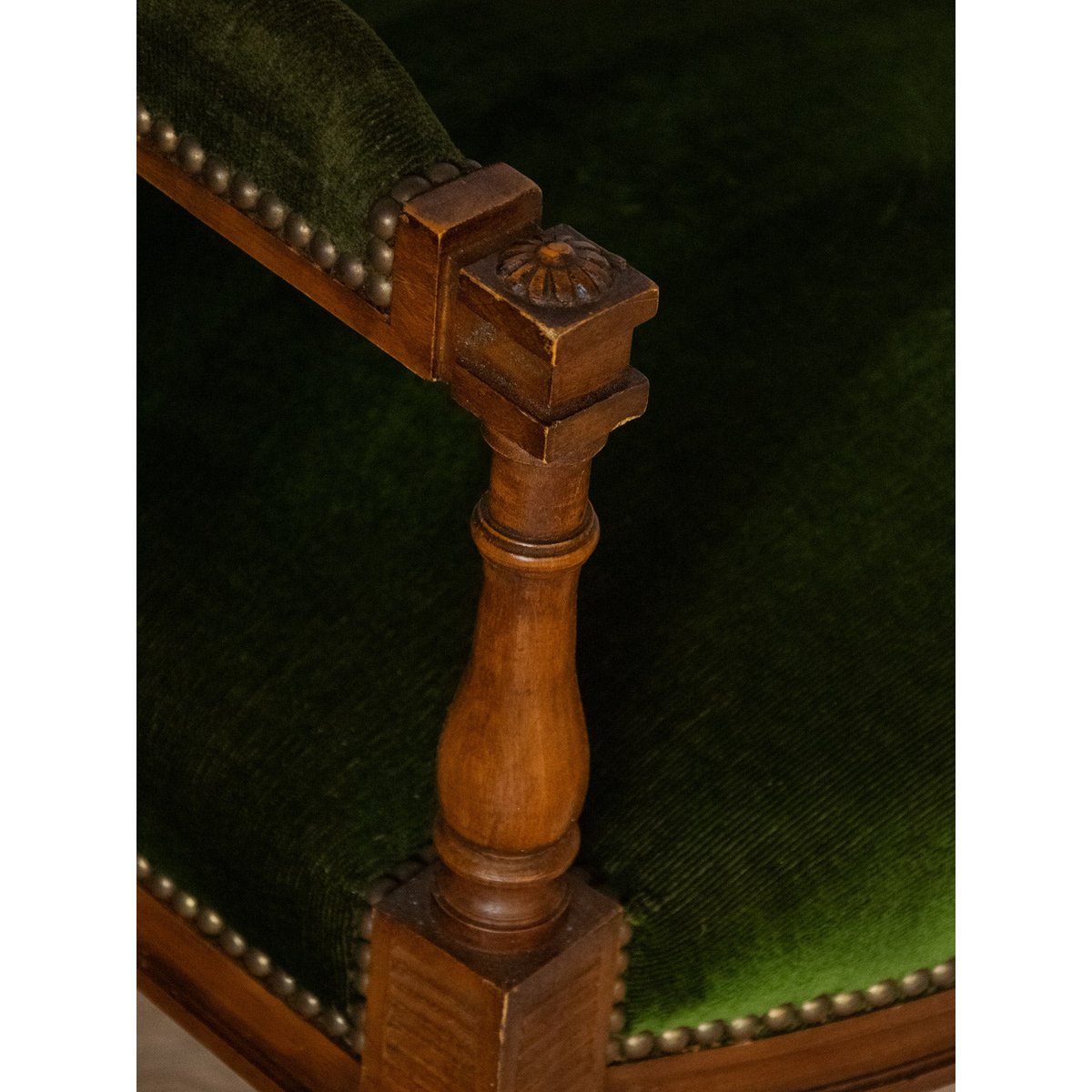 Paire de fauteuils en velours Ernest N°649 - Bon état bois foncé, DEBONGOUT