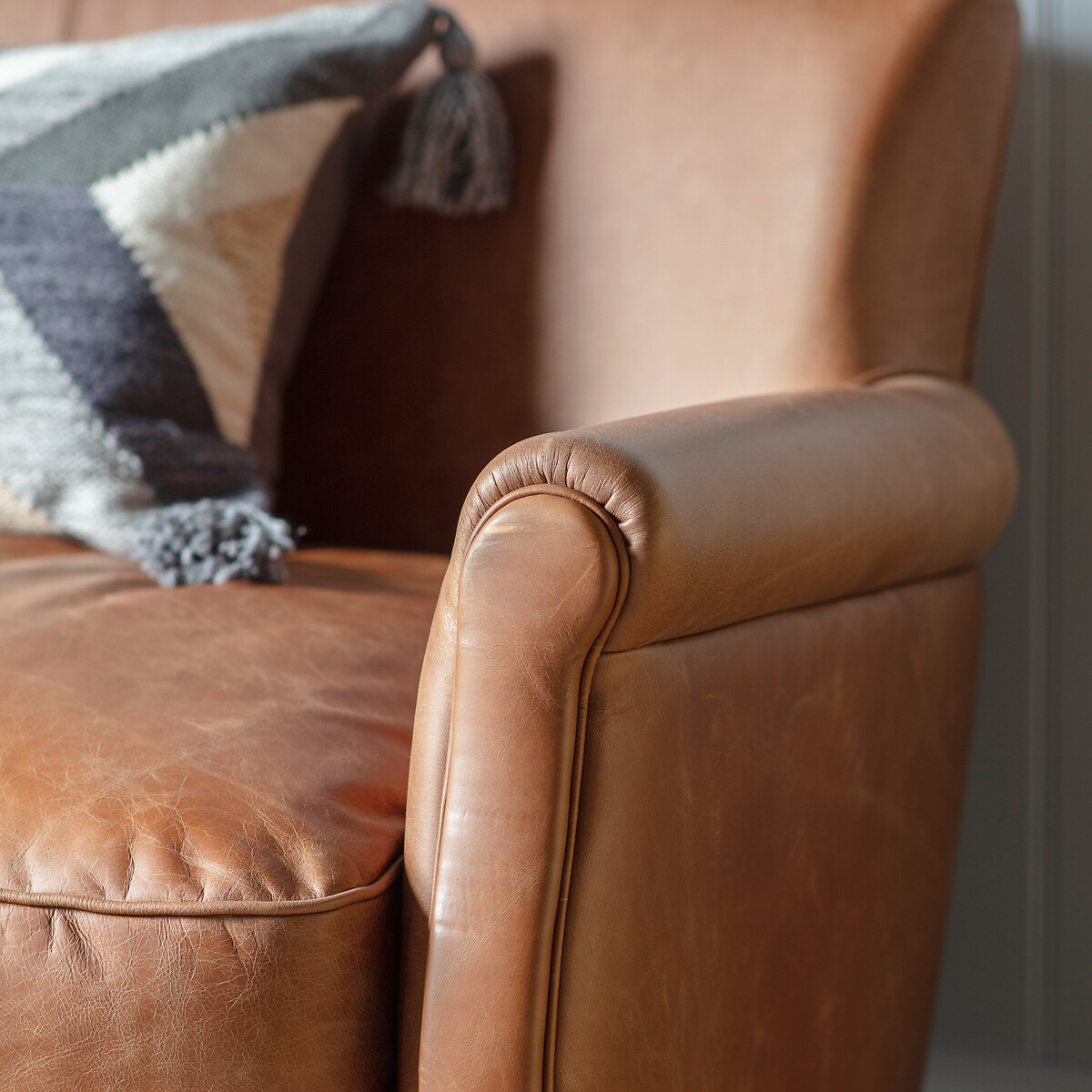 Derby Vintage Leather Compact 2 Seater Sofa with Roll Top Arms brown , ÉDITÉ