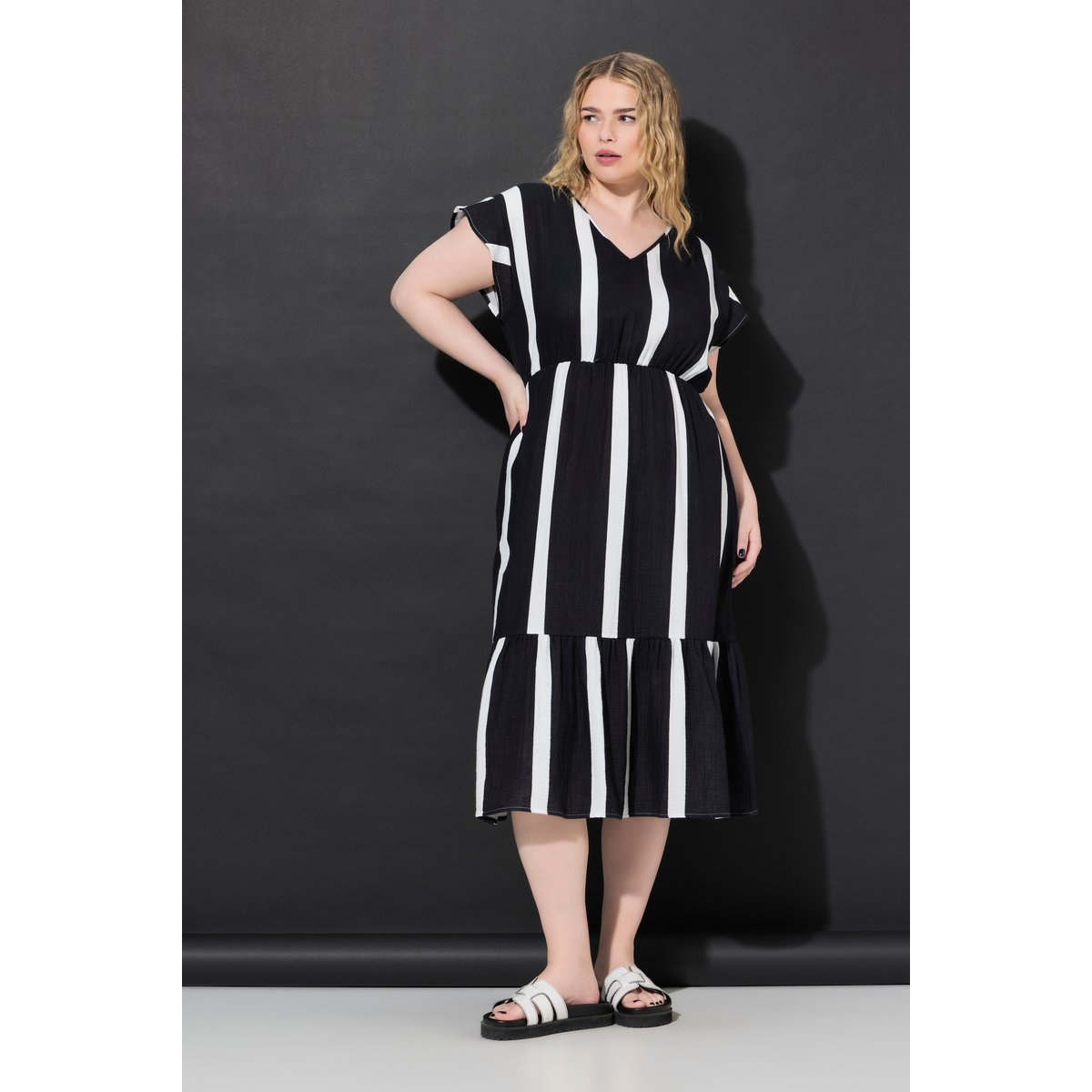 Robe midi en mousseline à rayures noir, STUDIO UNTOLD