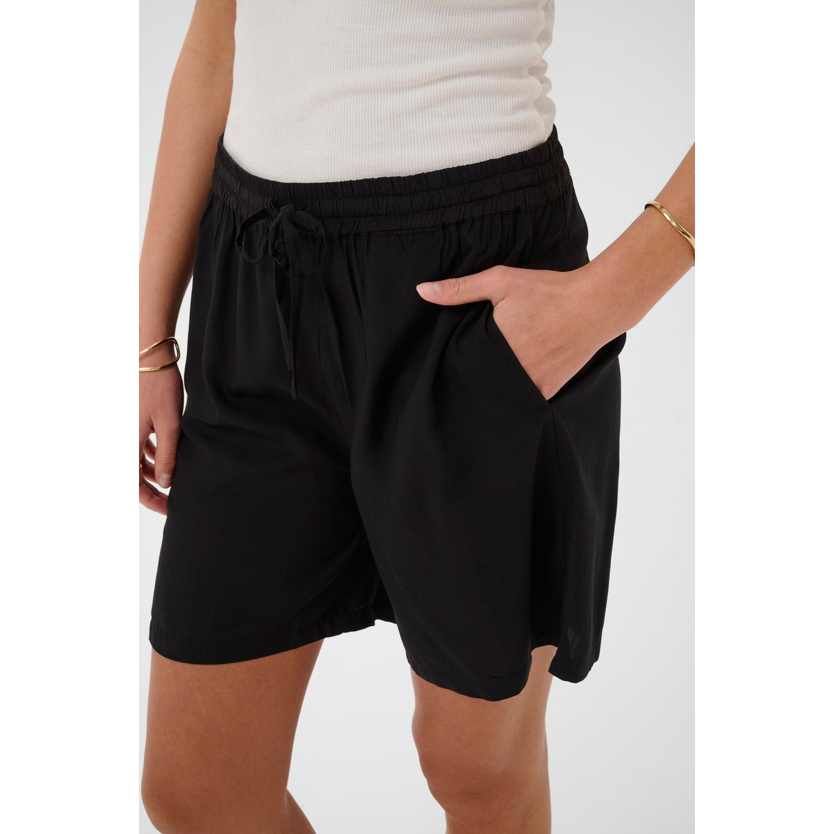Shorts casual noir, CREAM