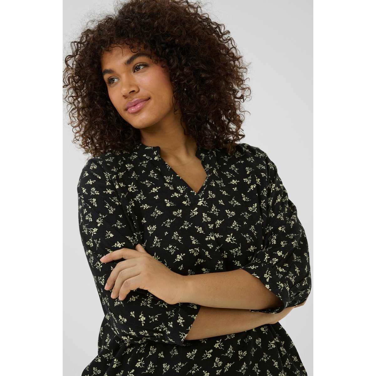 Blouse with long sleeve noir/vert floral black/green lettuce ditzy, KAFFE CURVE