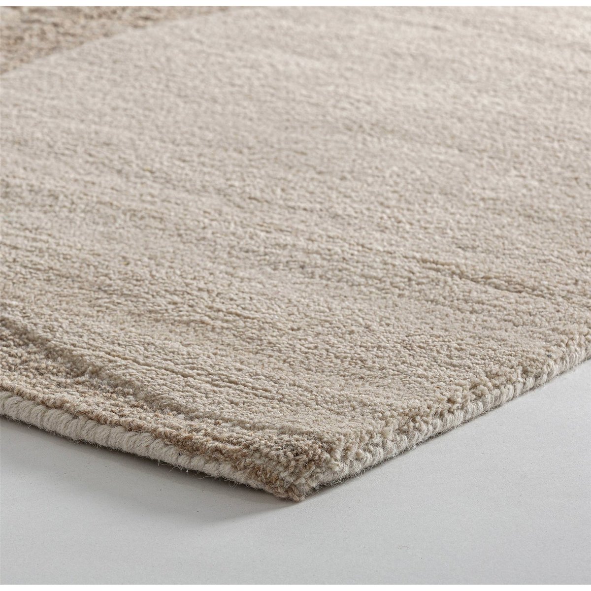 Tapis en laine à motif géométrique beige et blanc cassé, RECOLLECTION
