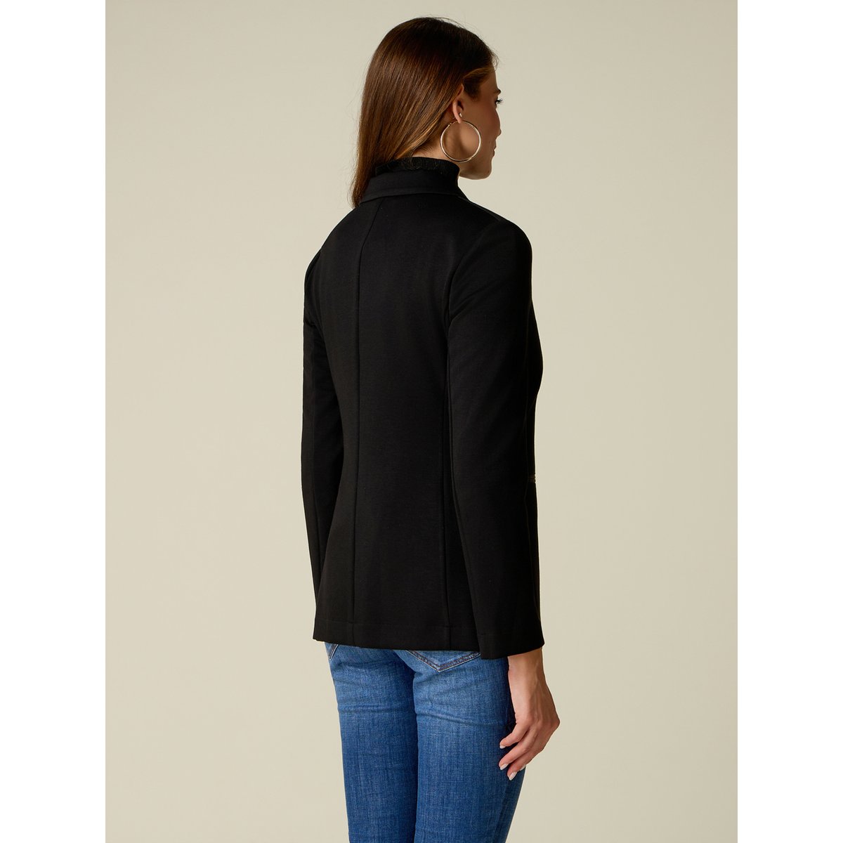 Blazer noir, OLTRE