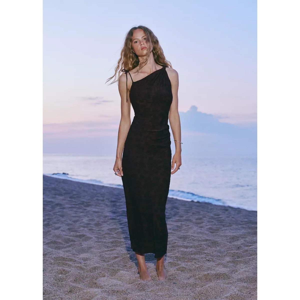 Robe asymétrique en dévoré marron, MANGO