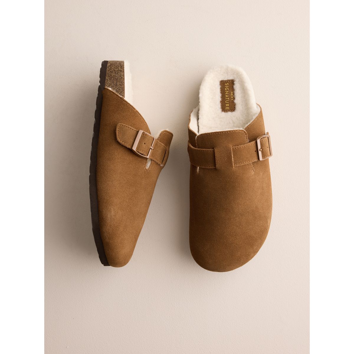 Chaussons mules en daim à boucle marron fauve, NEXT