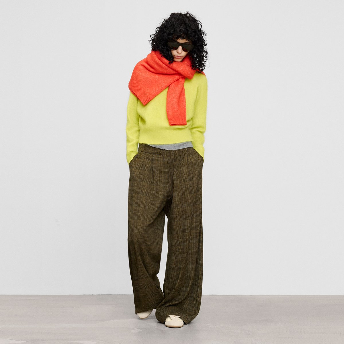 Pull tricoté à col rond brossé avec du laine mérinos jaune, ADOLFO DOMINGUEZ