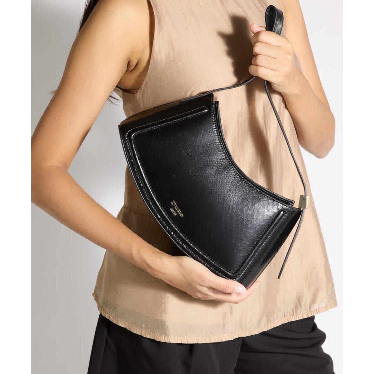 Sac à bandoulière sculptural - DEPENDENT black-black leather, DUNE LONDON