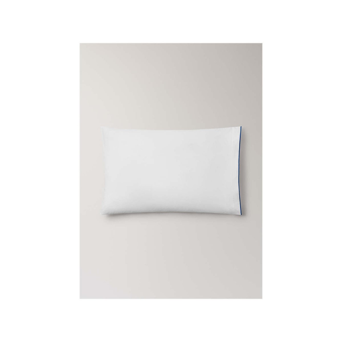 Deux taies d'oreiller percale de coton 200 fils overlock contraste 50x75 cm bleu encre, MANGO HOME