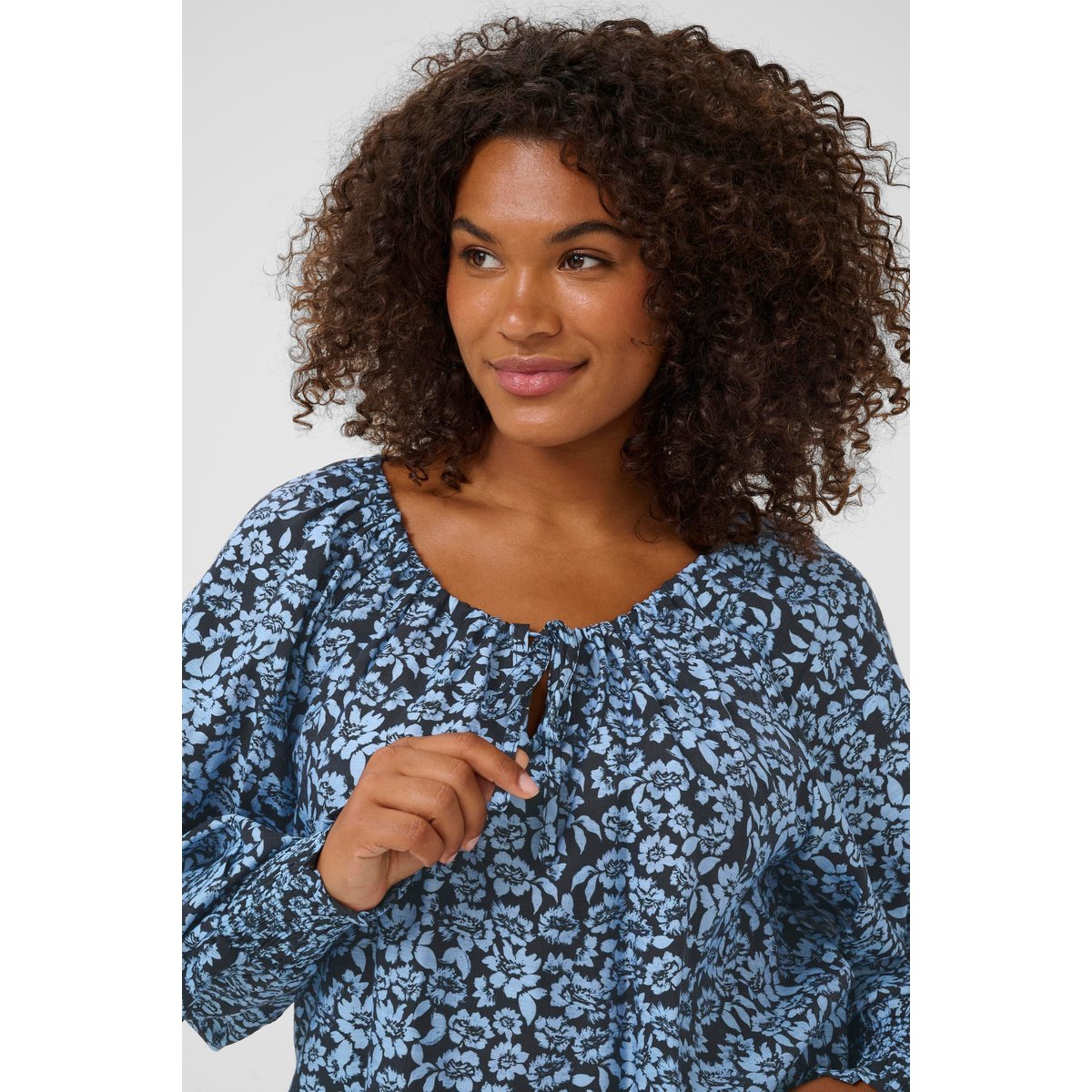 Blouse à manches longues noir/bleu windsurfer flower print, KAFFE CURVE