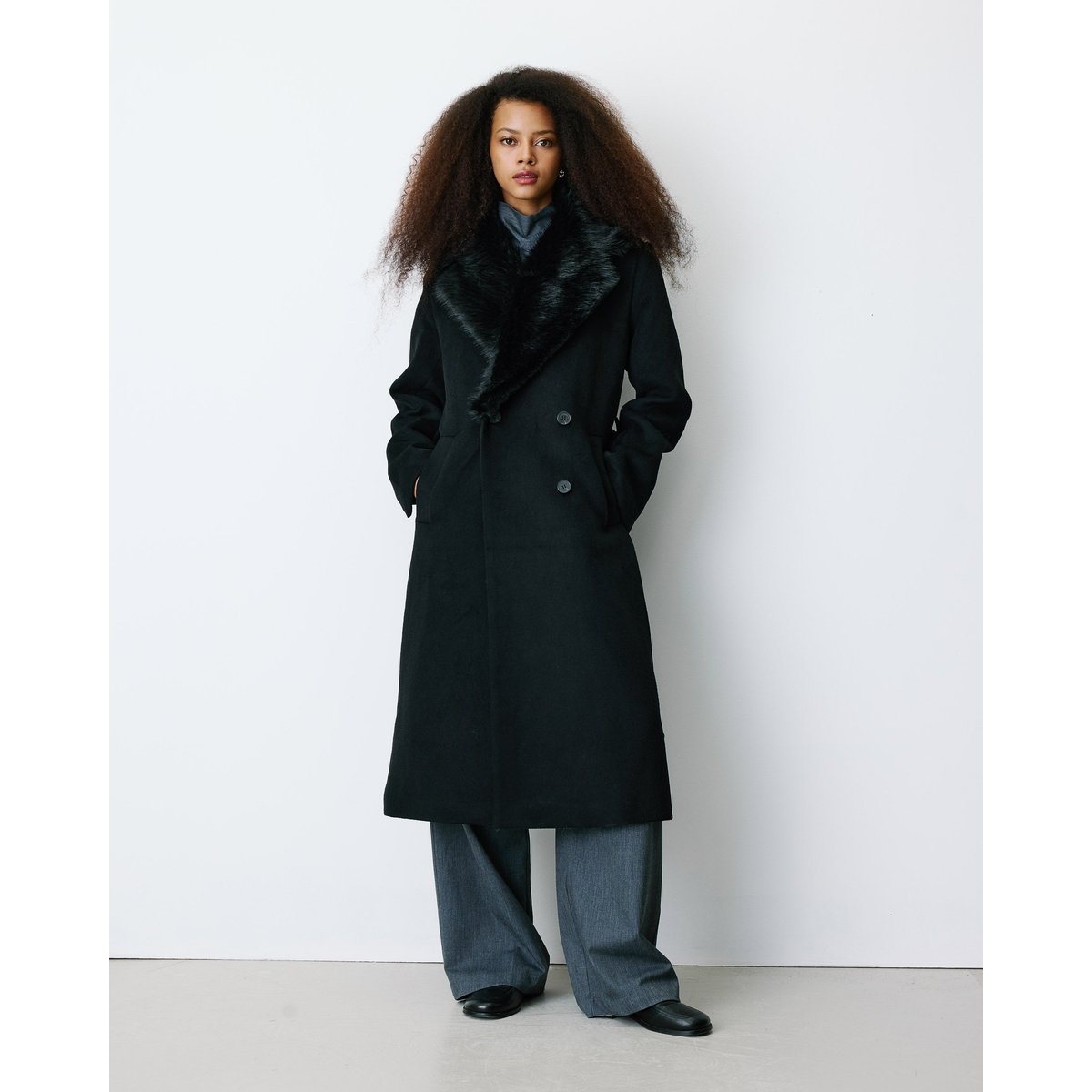 Manteau long croisé col en Imitation fourrure noir Beryl noir, GRACE & MILA