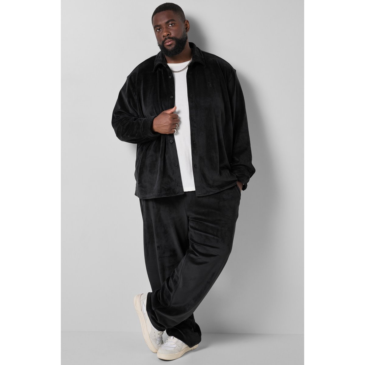 Pantalon en velours noir, STHUGE