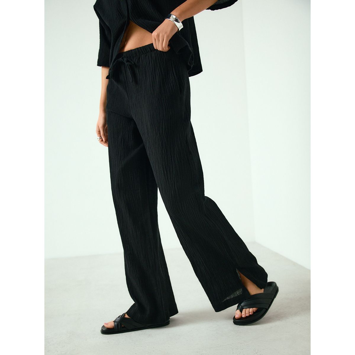 Pantalon large texturé contenant du lin noir, NEXT