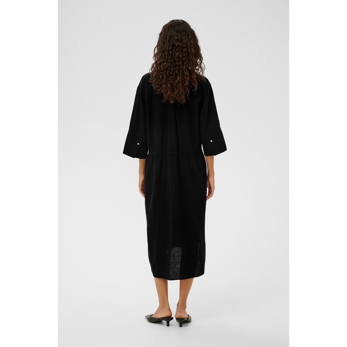 Robe noir, SOAKED IN LUXURY