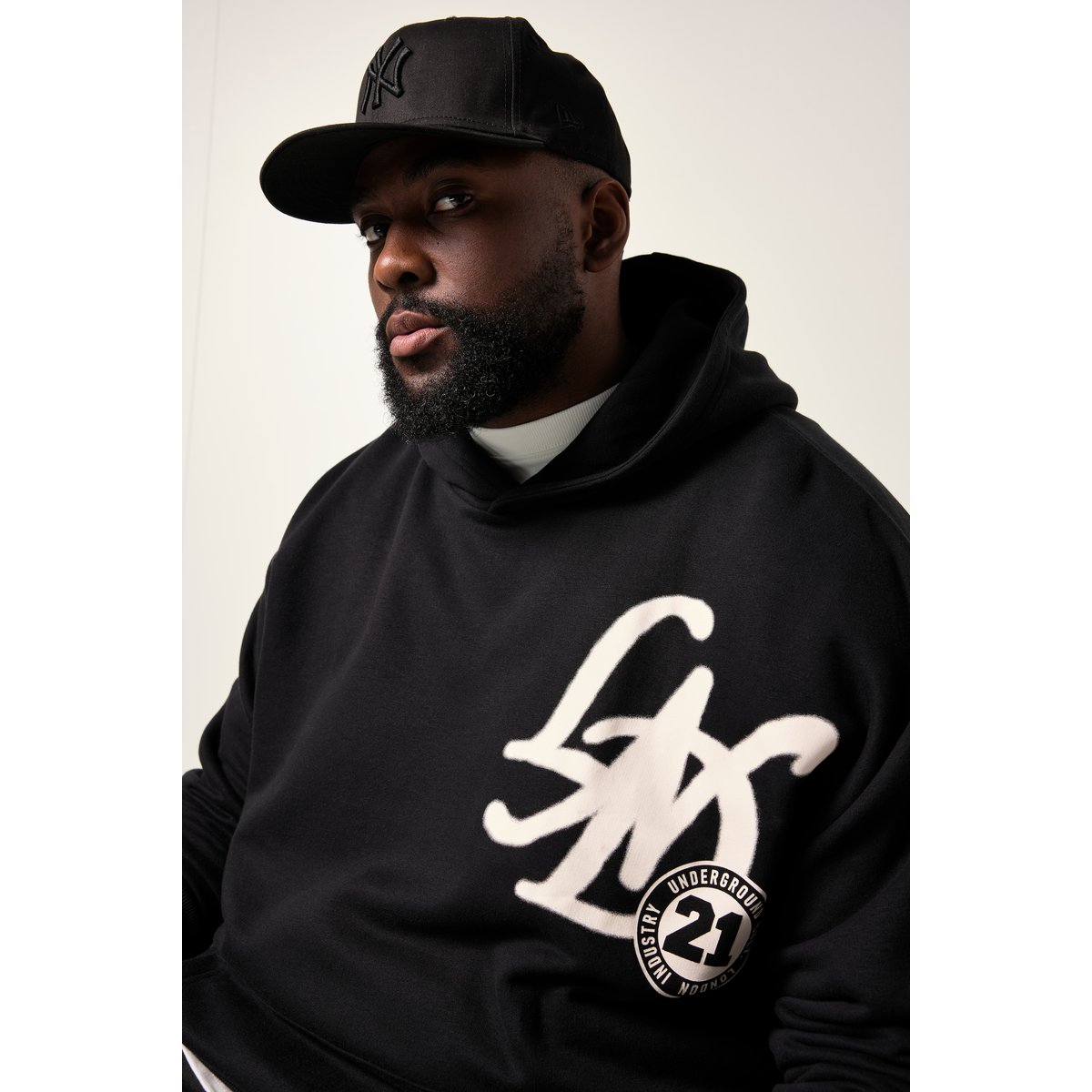Sweat-shirt à capuche, avec imprimés noir, STHUGE
